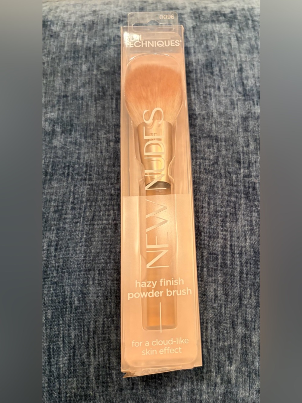 NWT/NEW NUDES Hazy Finish Powder Brush 091